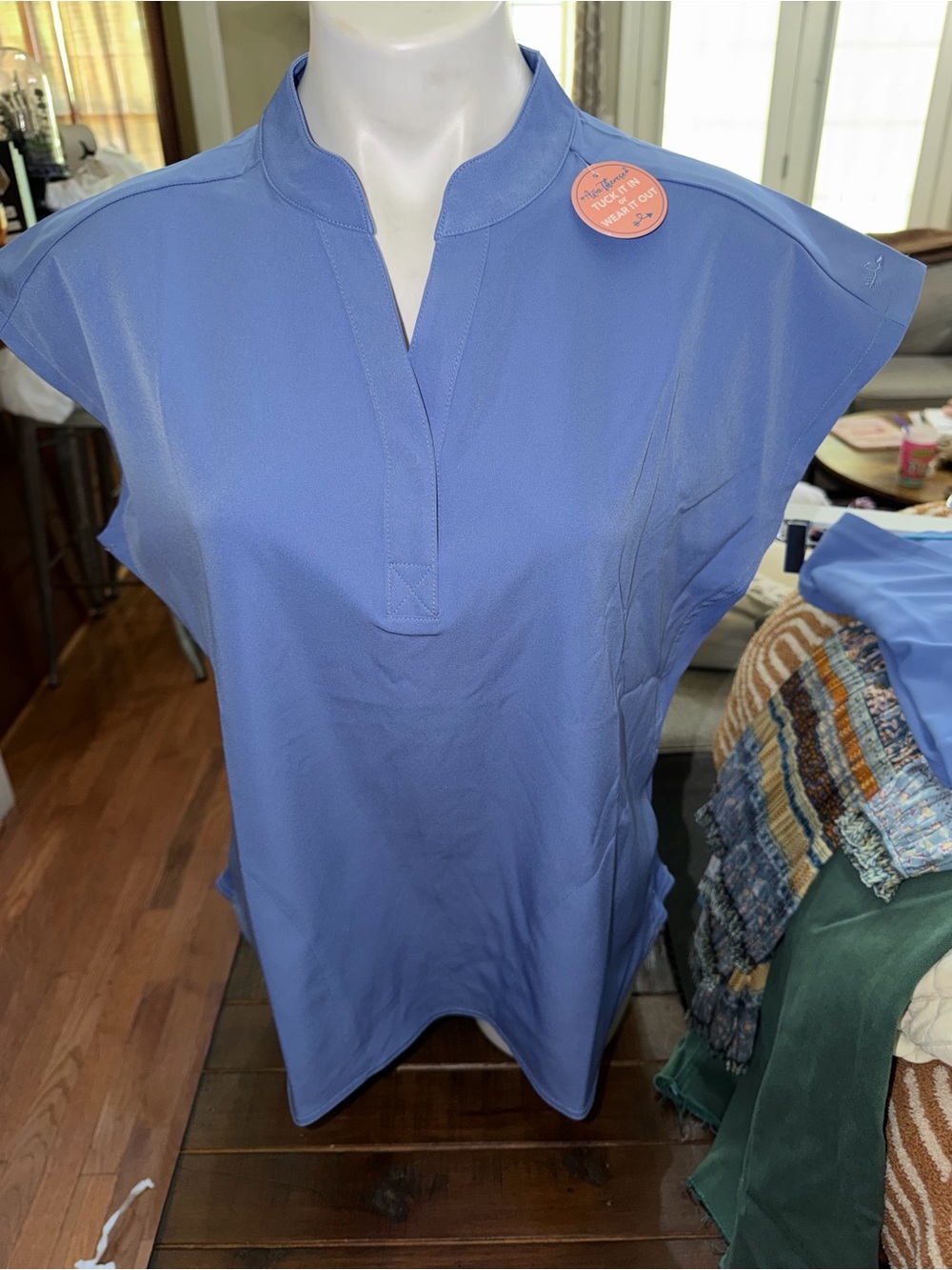 Women’s scrub top. Nwt size medium